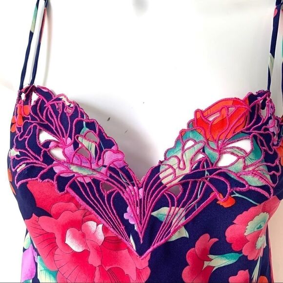 VICTORIAS SECRET VINTAGE FLORAL EMBROIDERED TOP - Picture 3 of 6